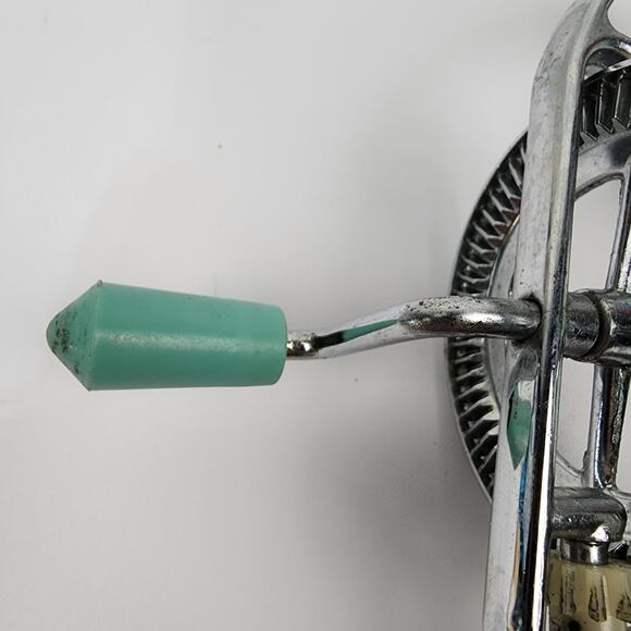 Progressus Turqouise Handled 1950's Manual Hand Egg Beater Whisk - Picture 3 of 6